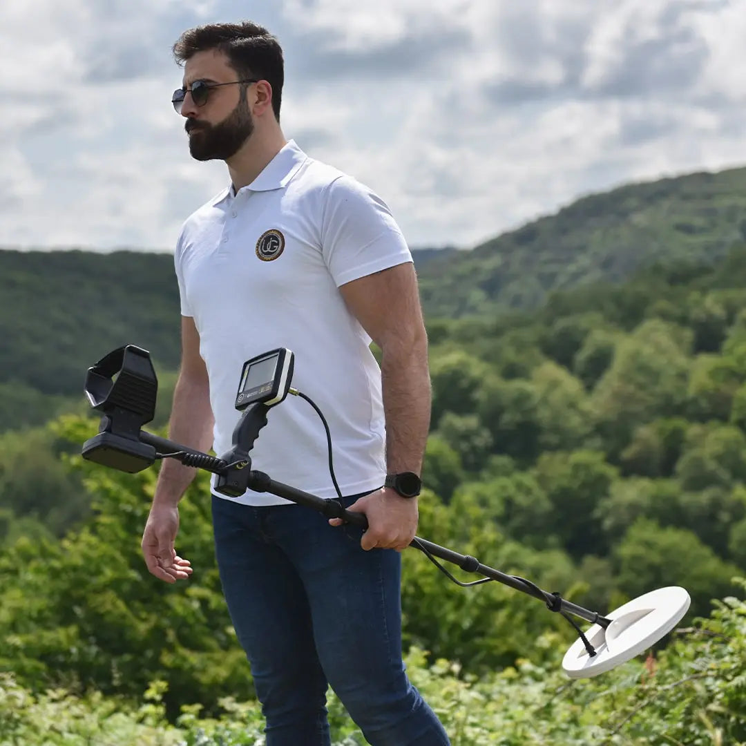 UIG GOLD DIGGER DETECTOR WITH 13" DD COIL