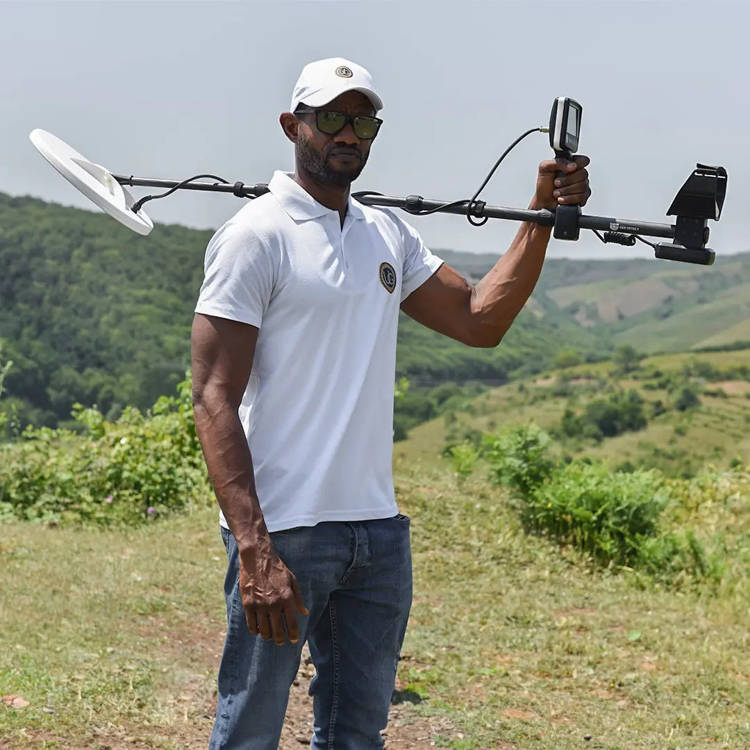 UIG GOLD DIGGER DETECTOR WITH 13" DD COIL